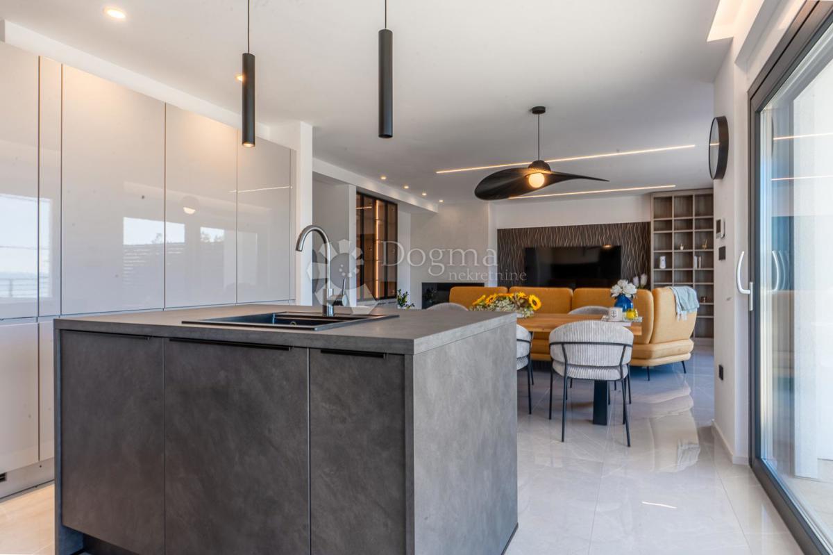 Stanovanje Kostrena Sveta Lucija, Kostrena, 252m2