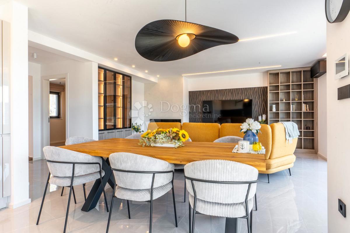 Stanovanje Kostrena Sveta Lucija, Kostrena, 252m2