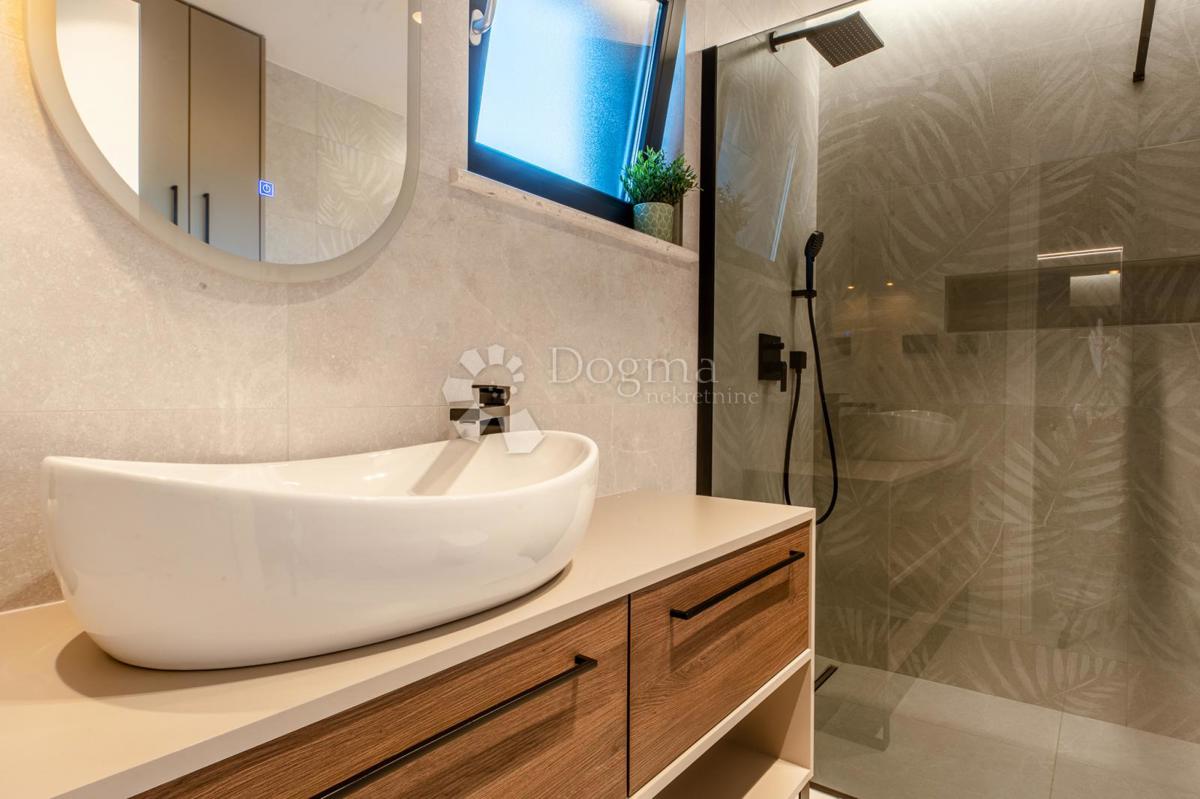 Stanovanje Kostrena Sveta Lucija, Kostrena, 252m2