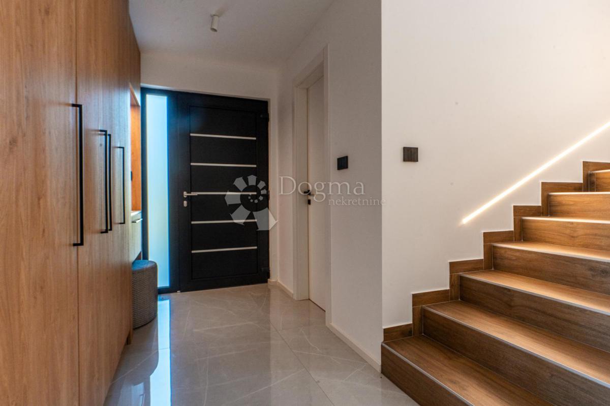 Stanovanje Kostrena Sveta Lucija, Kostrena, 252m2