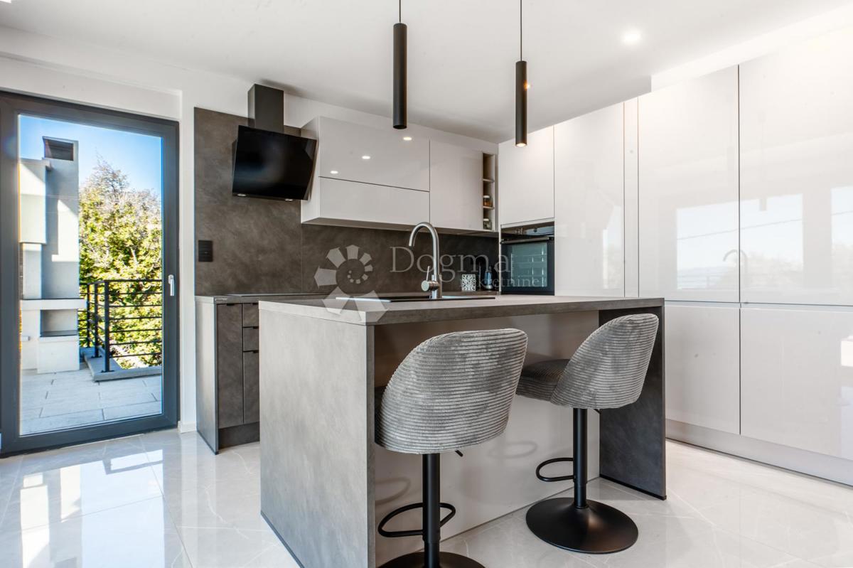 Stanovanje Kostrena Sveta Lucija, Kostrena, 252m2