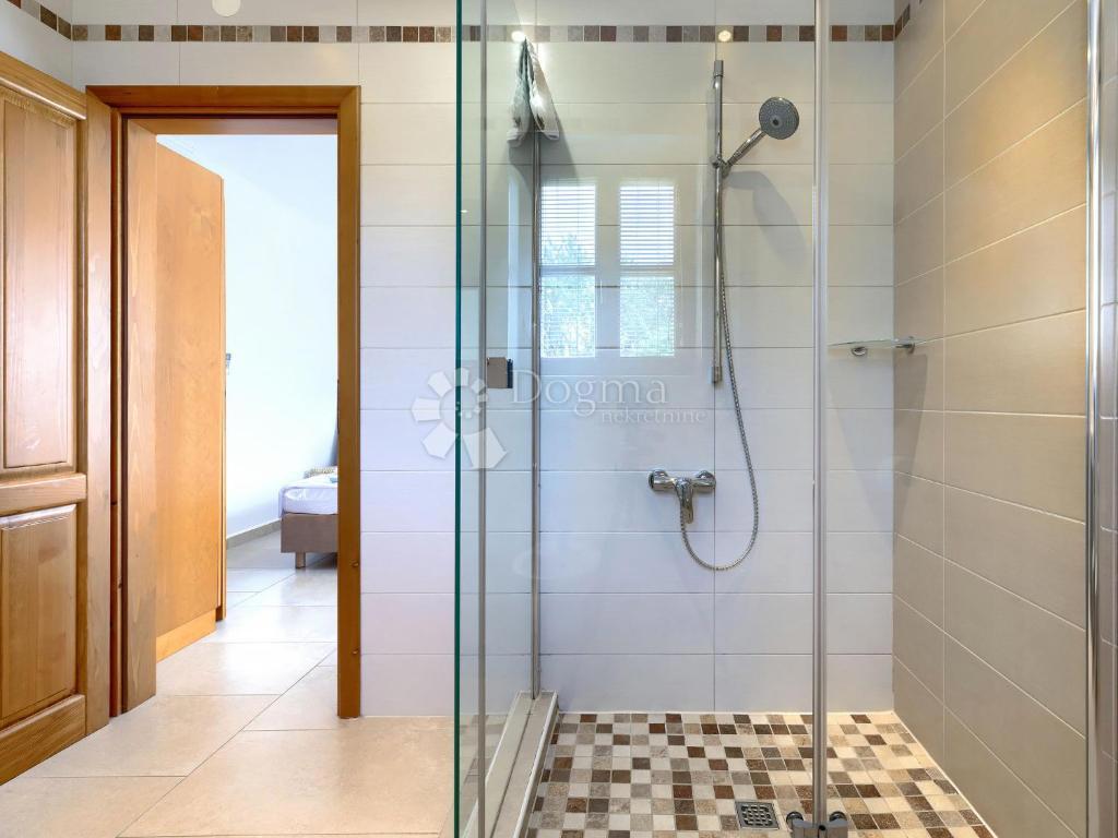 Vila s panoramskim razgledom na Istro