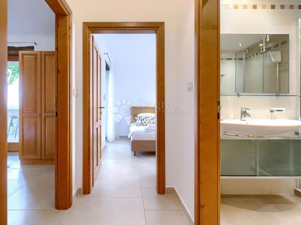 Vila s panoramskim razgledom na Istro