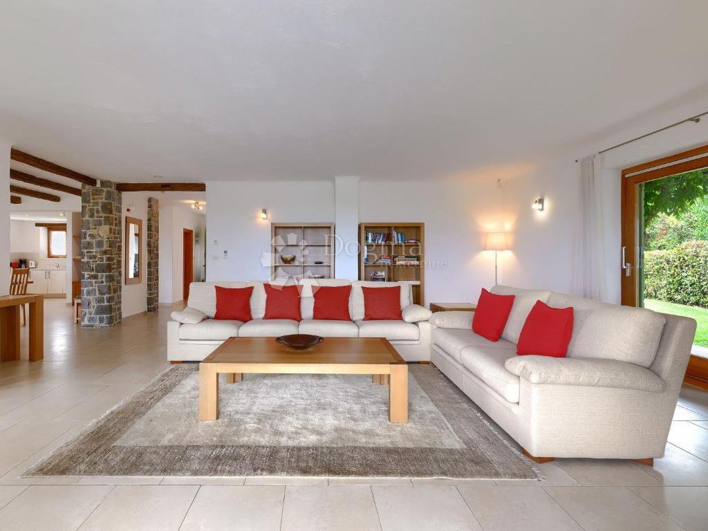 Vila s panoramskim razgledom na Istro