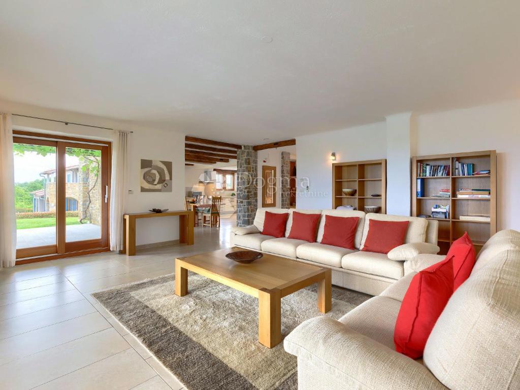 Vila s panoramskim razgledom na Istro