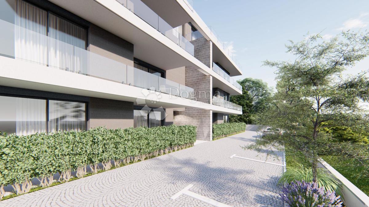 PRIMOŠTEN - PRITLIČJE PRVA VRSTA DO MORJA