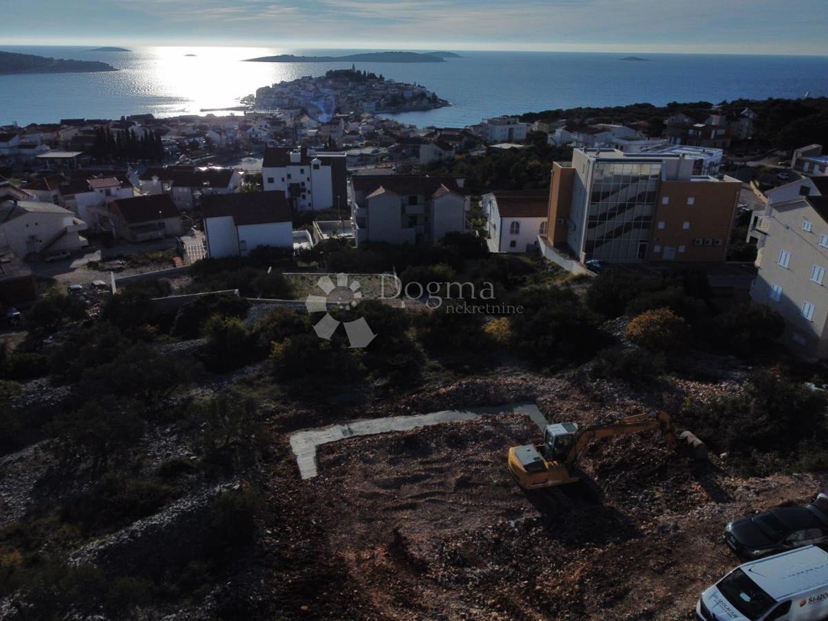 PRIMOŠTEN - VRHUNSKA LOKACIJA, STANOVANJE V PRITLIČJU