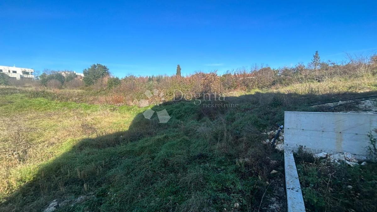 GRADBENO ZEMLJIŠČE KRNICA 780M2