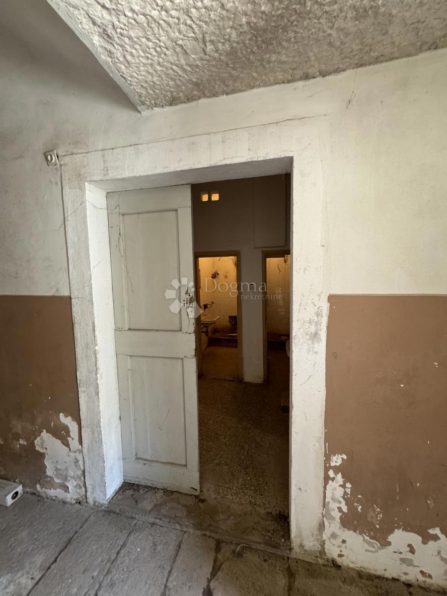 Poslovni prostor Centar, Pula, 141,50m2