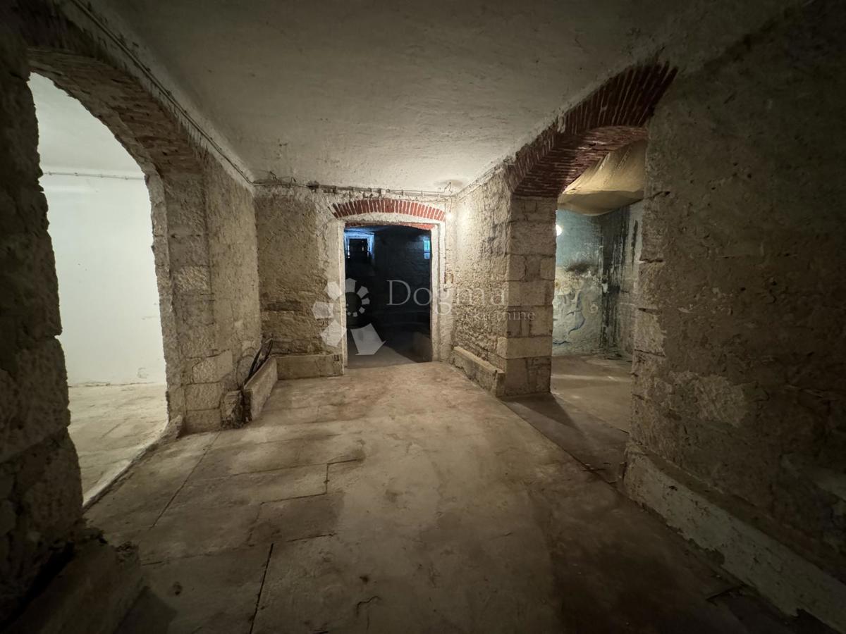 Poslovni prostor Centar, Pula, 141,50m2