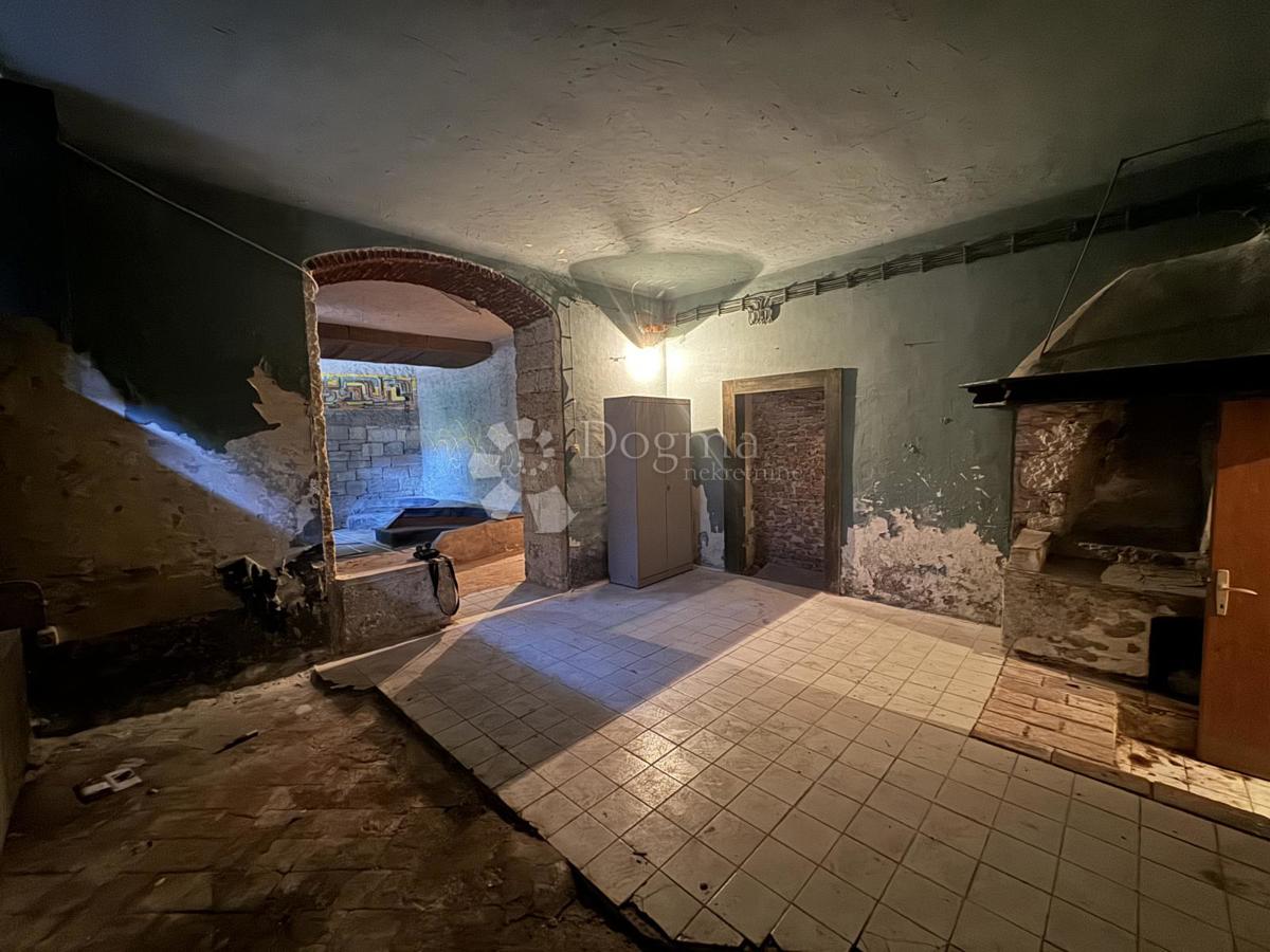 Poslovni prostor Centar, Pula, 141,50m2