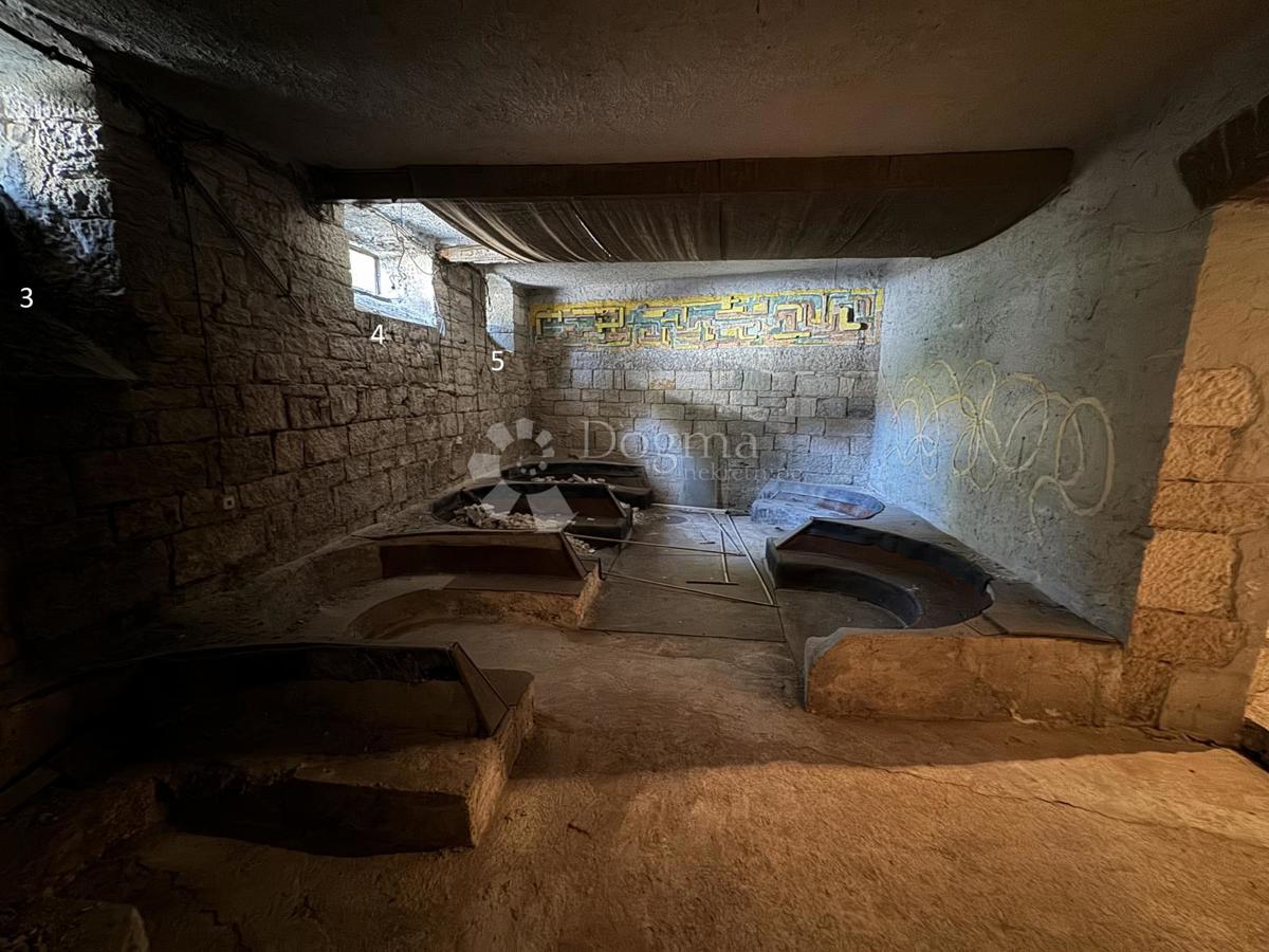 Poslovni prostor Centar, Pula, 141,50m2