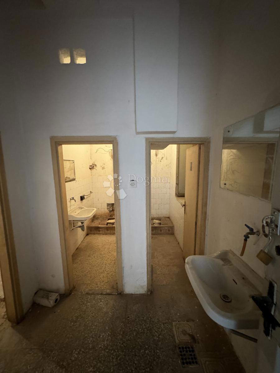 Poslovni prostor Centar, Pula, 141,50m2