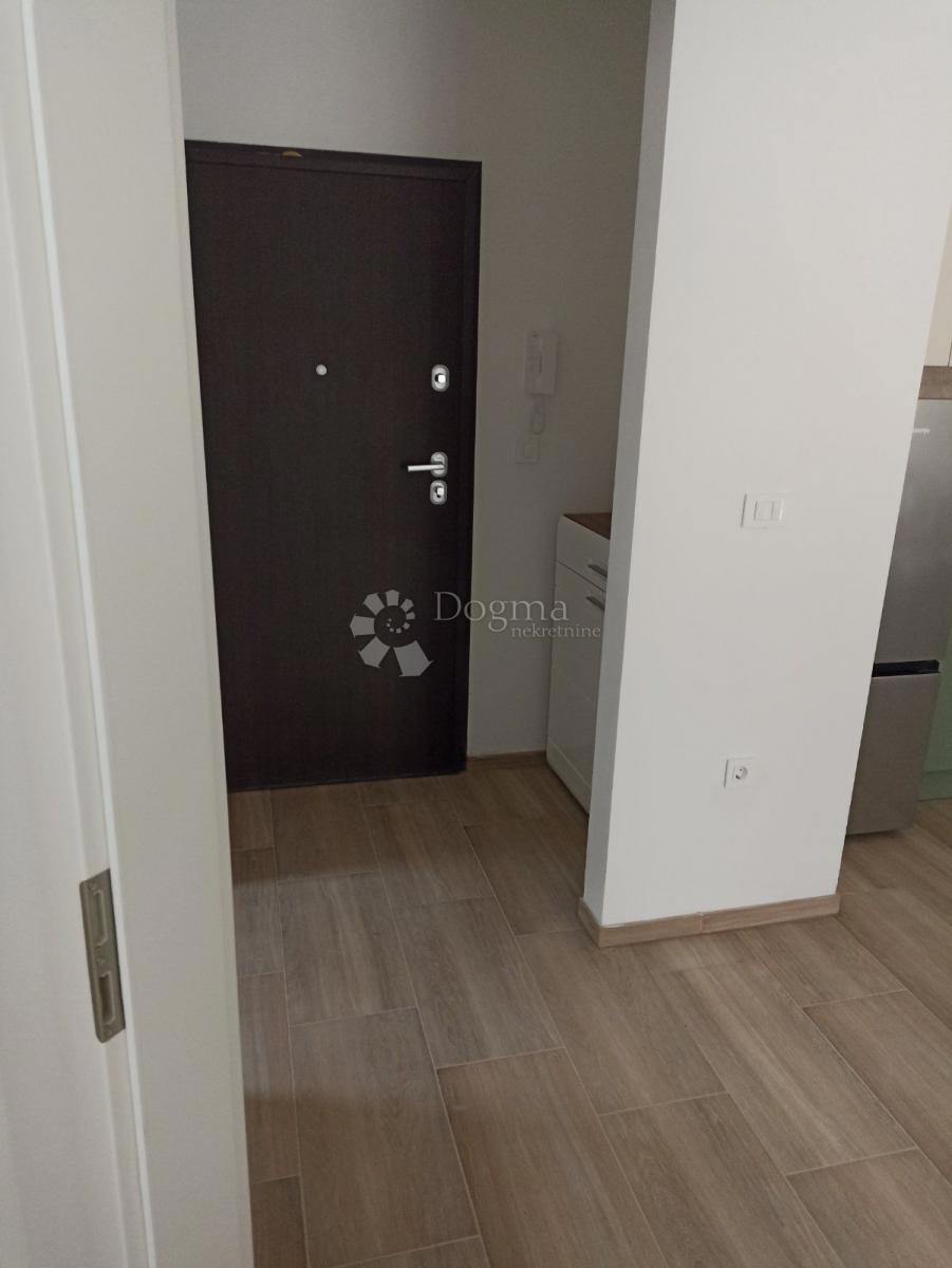 NOVO OPREMLJENO STANOVANJE S TERASO, DVIGALO, PARKIRIŠČEM 42M2