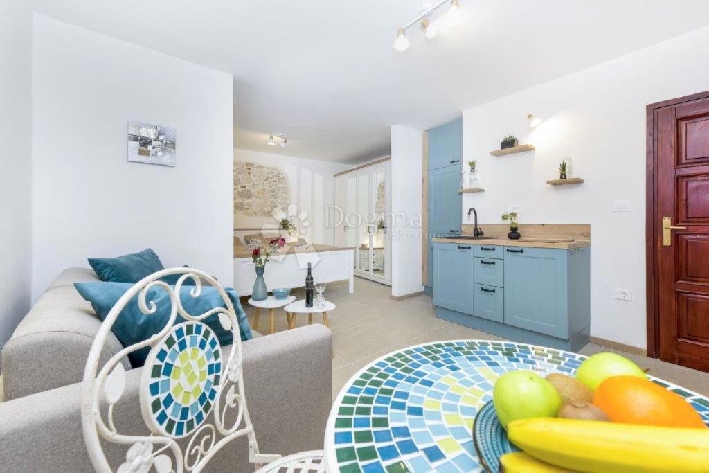 Enosobno stanovanje v središču Rovinja, pravljičnega starega mestnega jedra