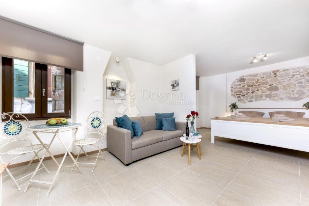 Enosobno stanovanje v središču Rovinja, pravljičnega starega mestnega jedra