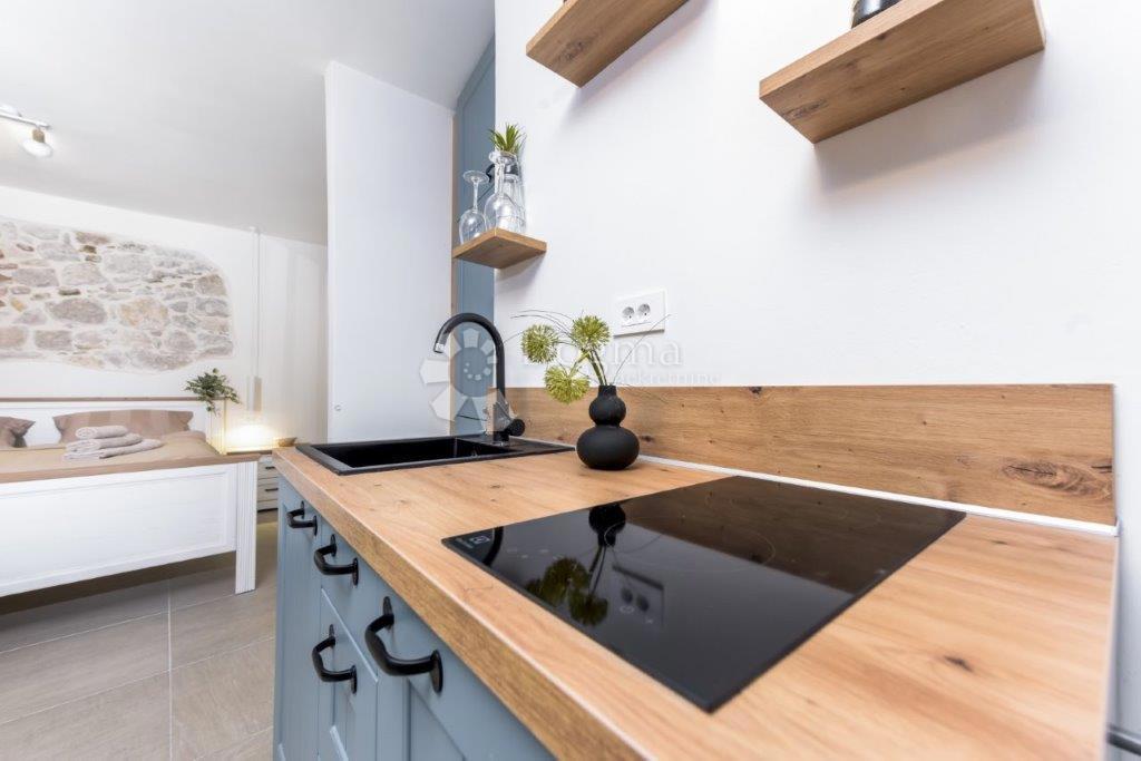 Enosobno stanovanje v središču Rovinja, pravljičnega starega mestnega jedra