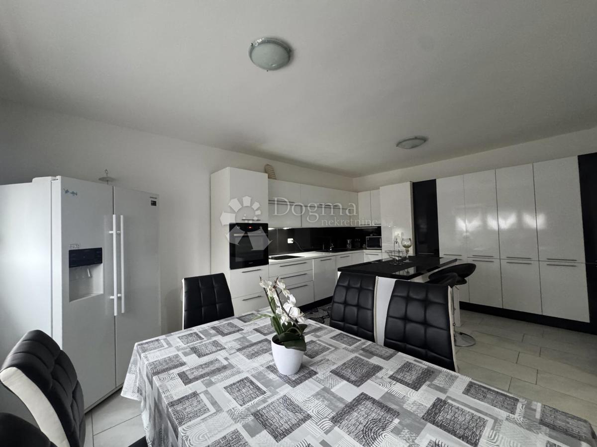 Hiša Podhum, Jelenje, 200m2