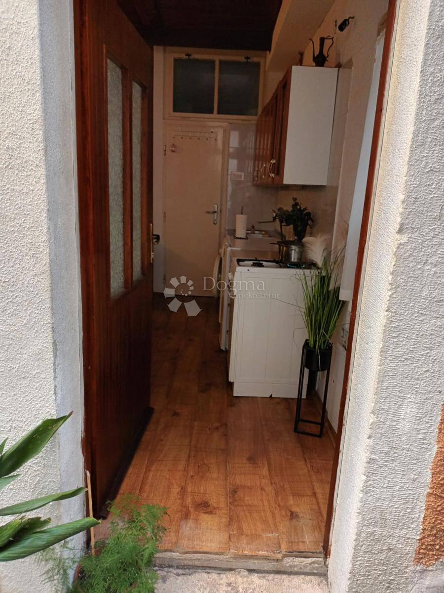 Poslovni prostor Rovinj, 70,60m2