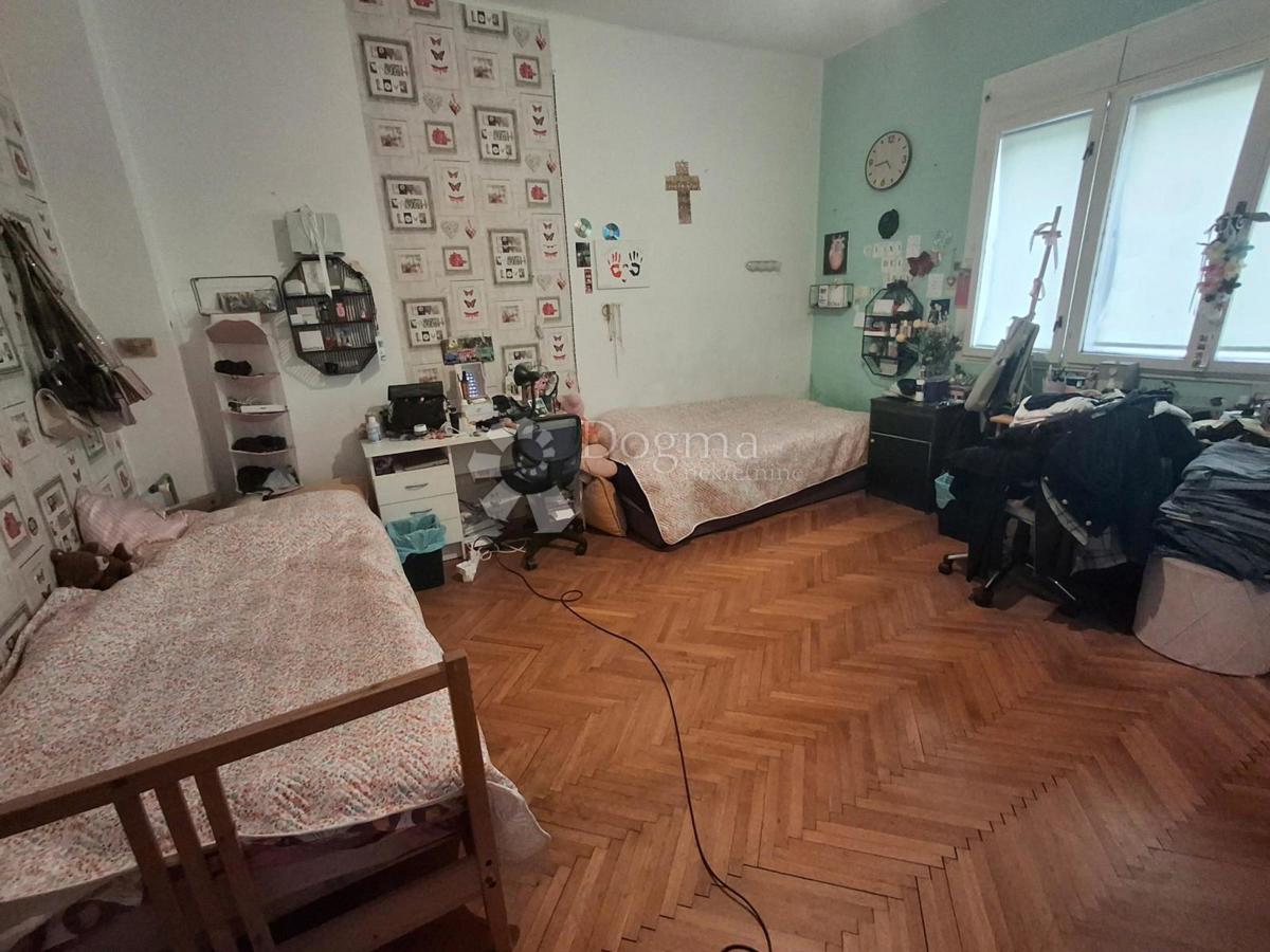 Hiša Retfala, Osijek, 269m2