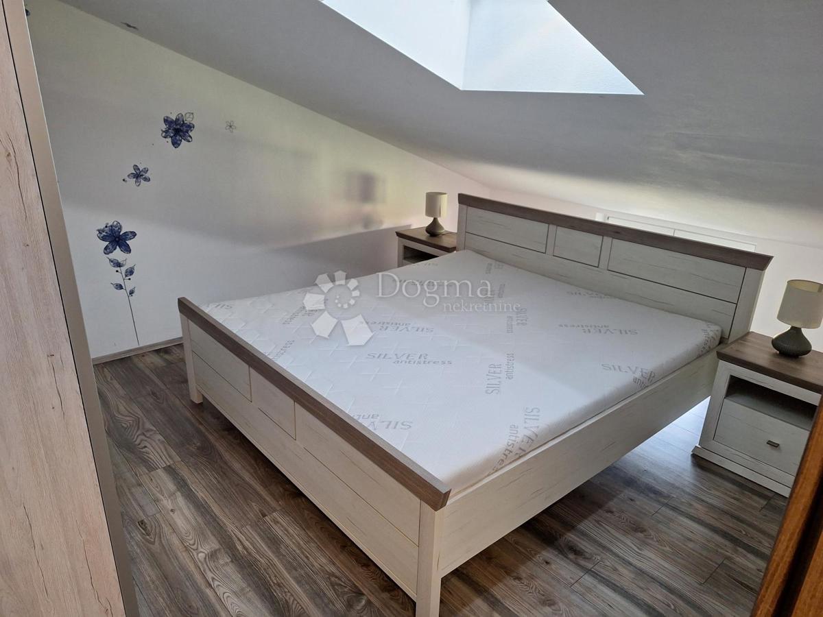 Čudovito mansardno stanovanje s pogledom na morje