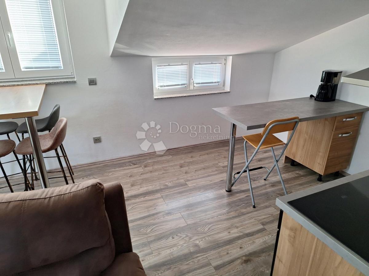 Čudovito mansardno stanovanje s pogledom na morje