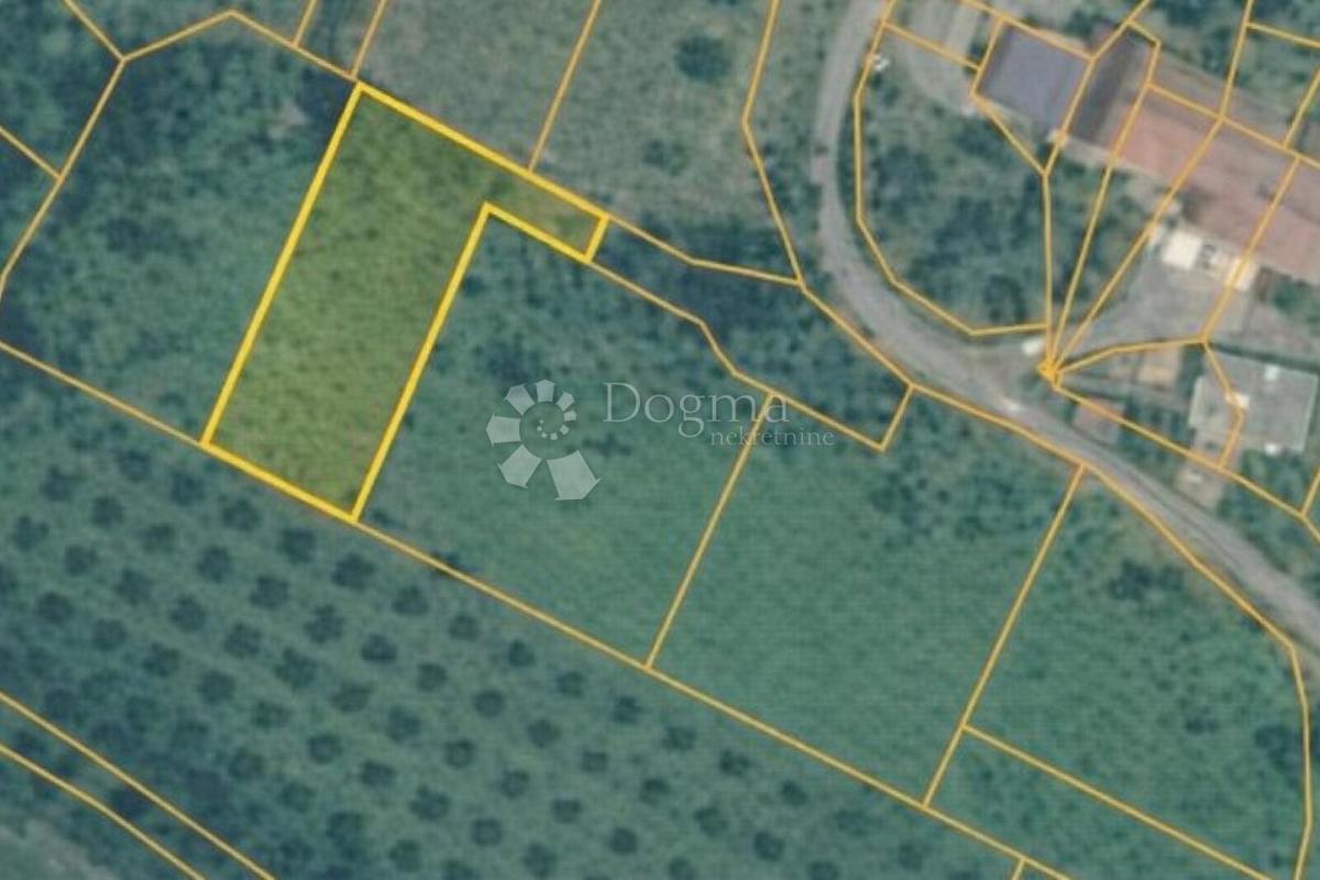 Zazidljivo zemljišče Sutivanac, Barban, 1.045m2