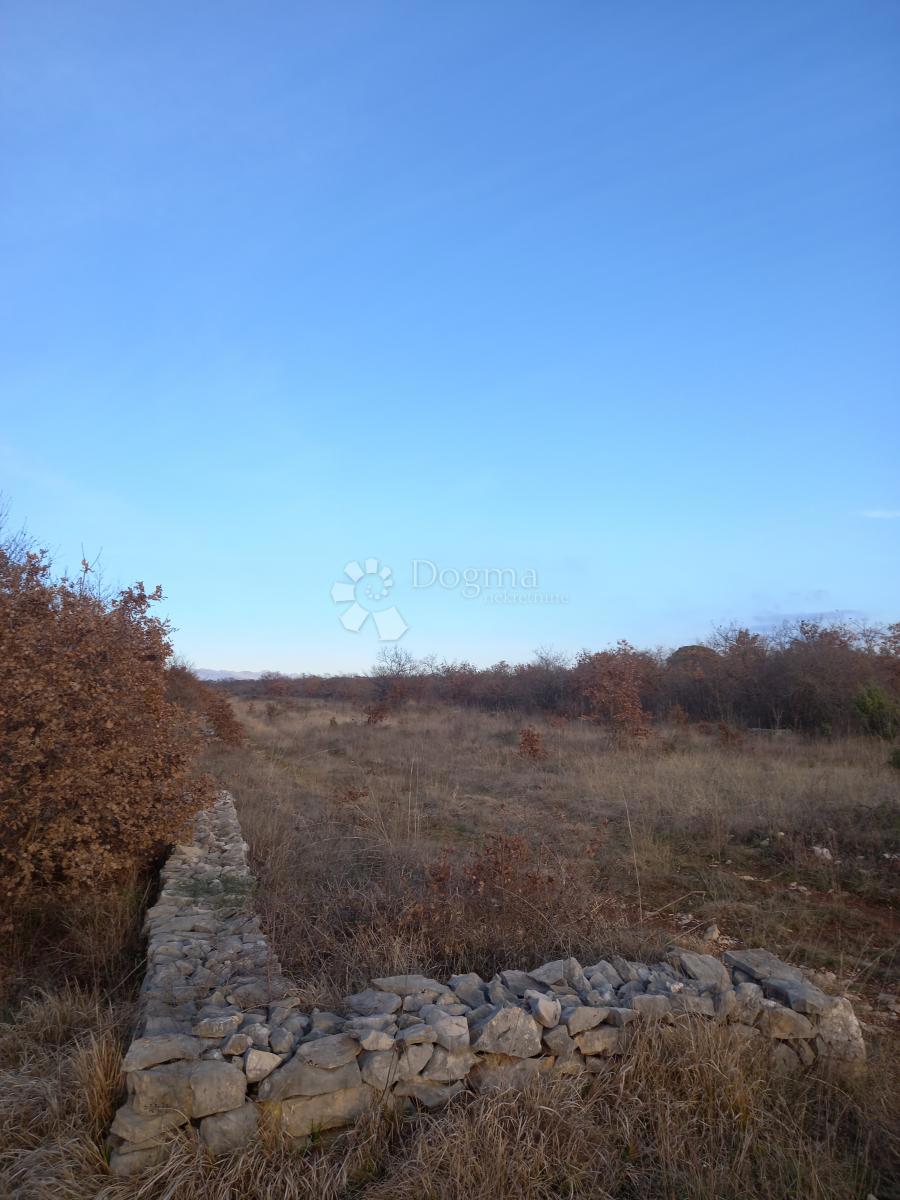 Zazidljivo zemljišče Poličnik, 3.564m2