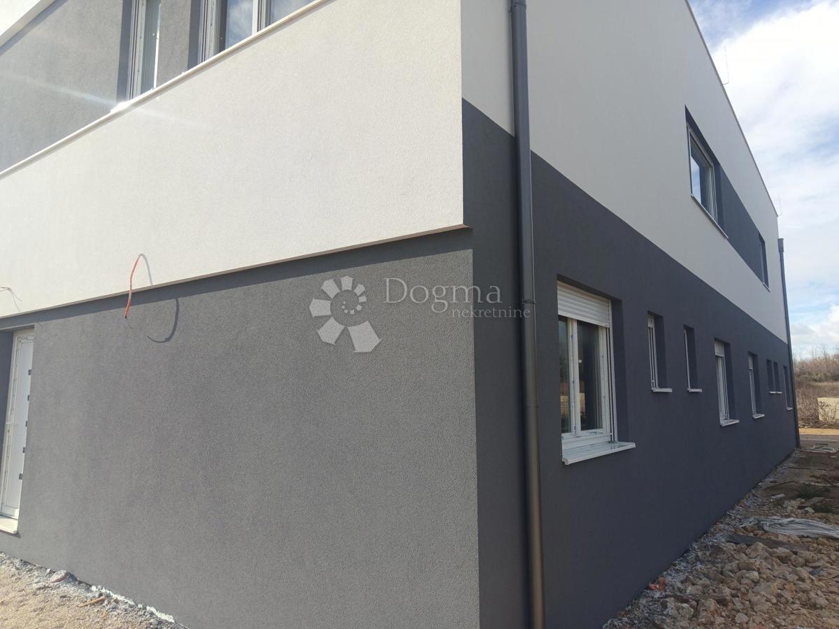 Hiša Škrapavac, Privlaka, 342m2