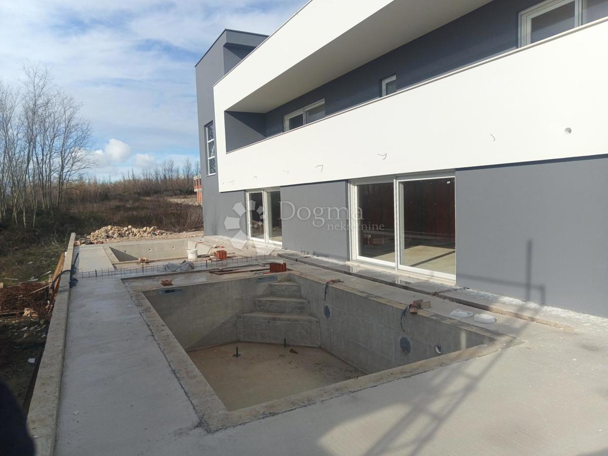 Hiša Škrapavac, Privlaka, 342m2