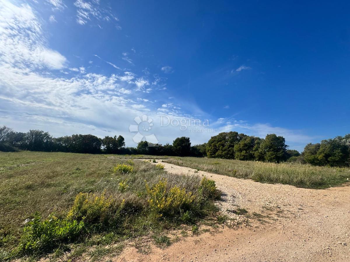 Zazidljivo zemljišče Vodnjan, 886m2