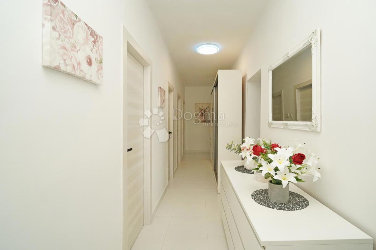 Stanovanje Centar, Pula, 132,35m2