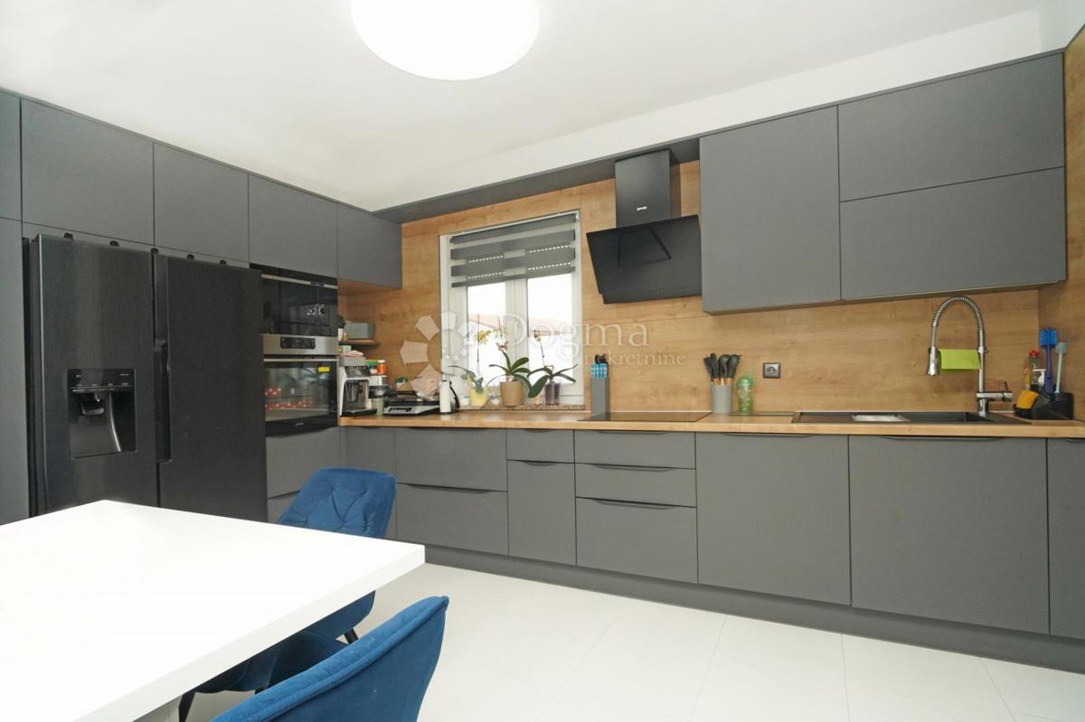 Stanovanje Centar, Pula, 132,35m2