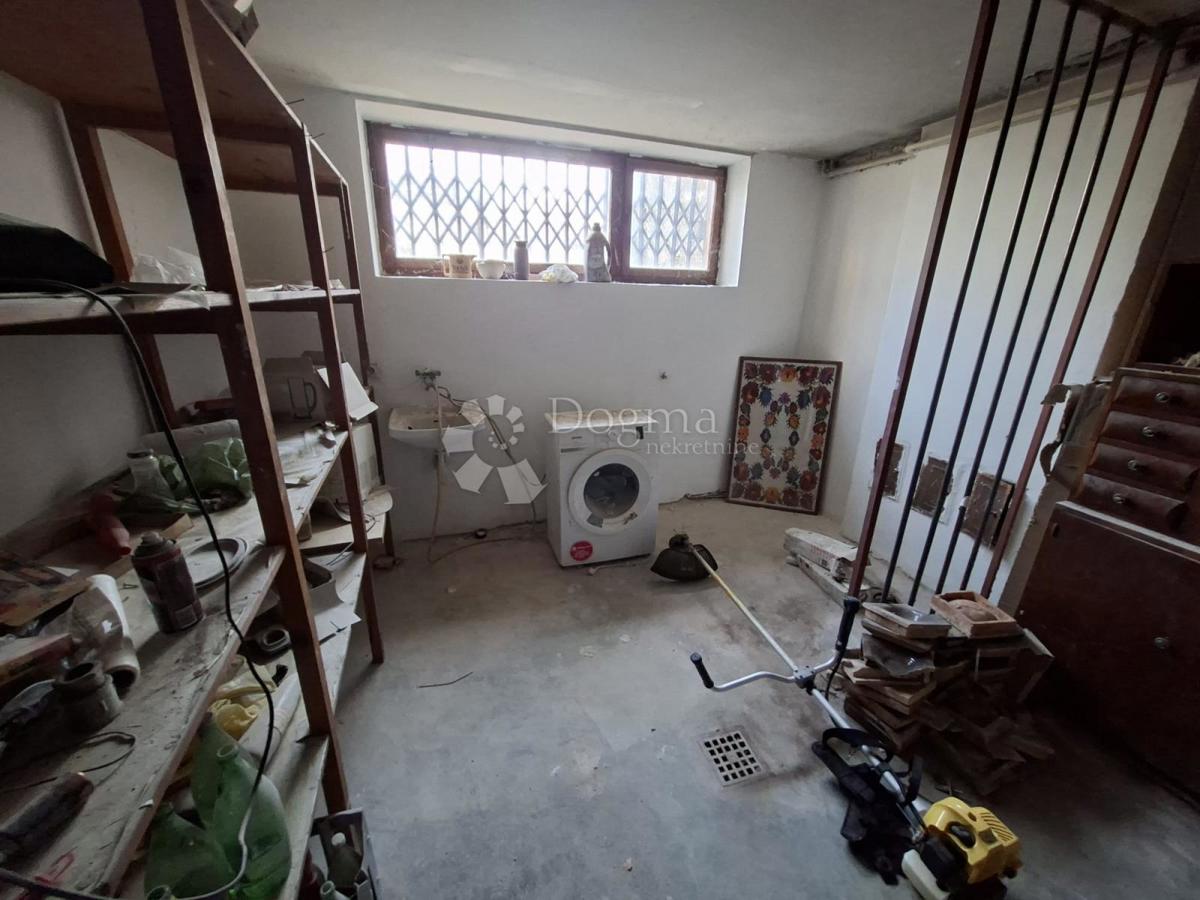 Hiša Caprag/Željezara, Sisak, 400m2