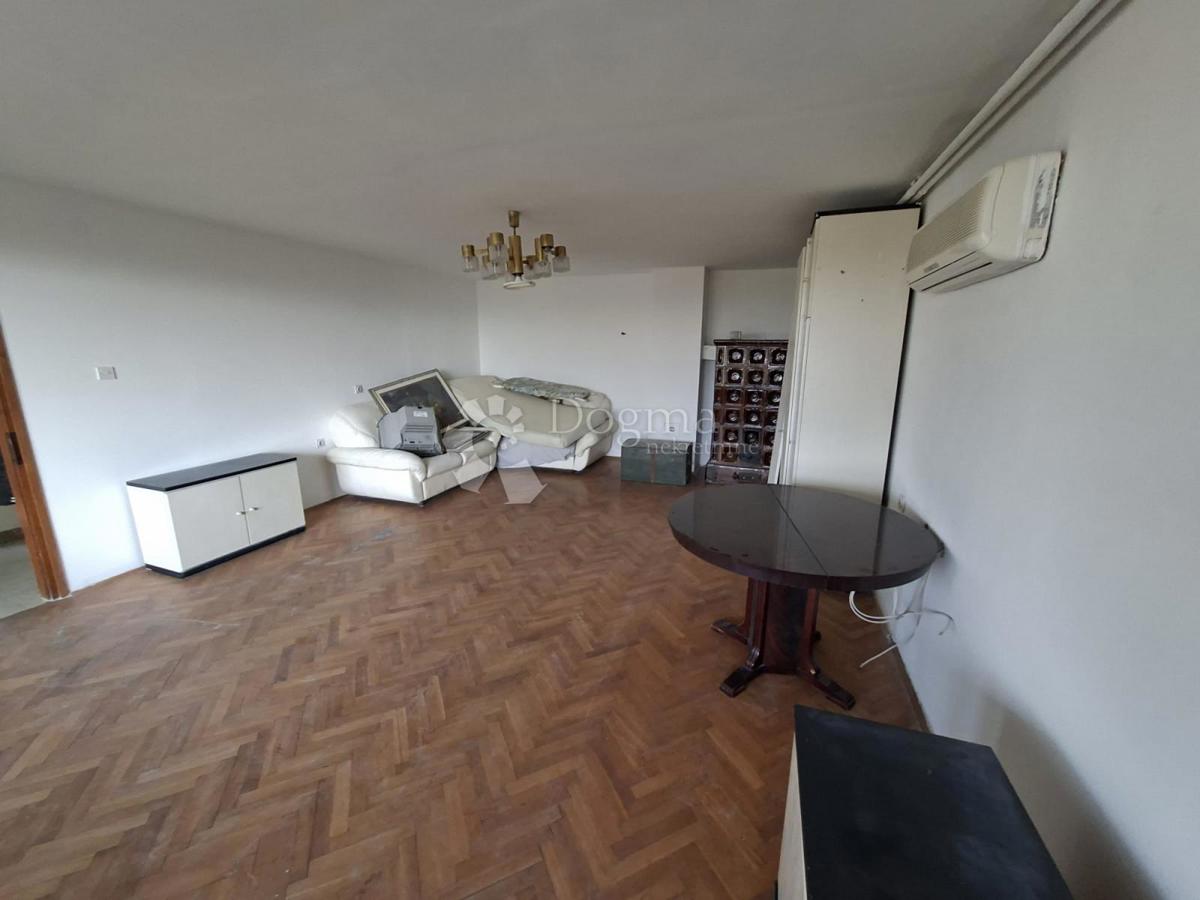 Hiša Caprag/Željezara, Sisak, 400m2