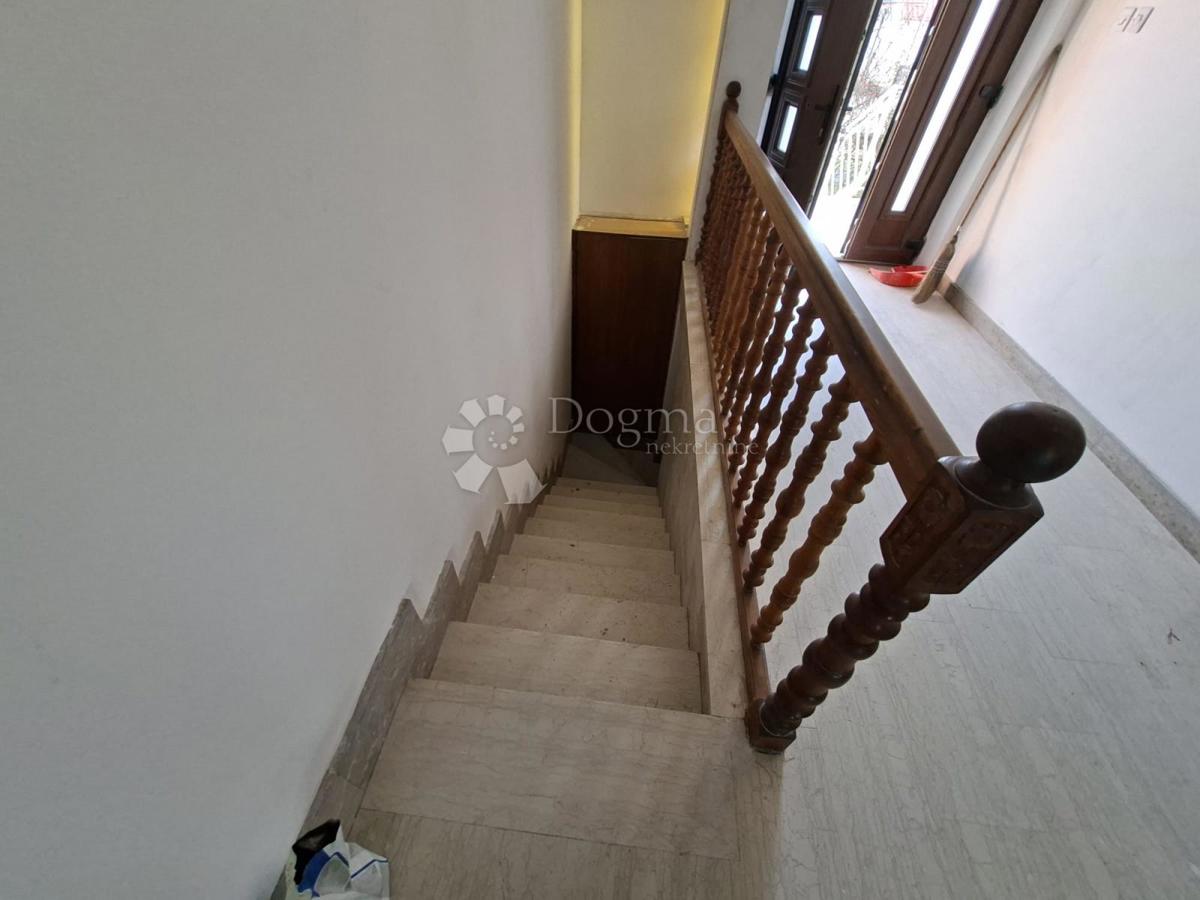 Hiša Caprag/Željezara, Sisak, 400m2