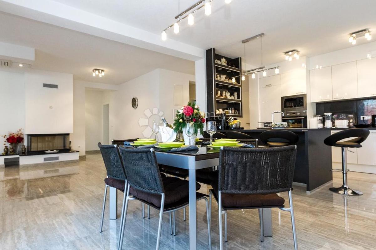 Hiša Sukošan, 345m2