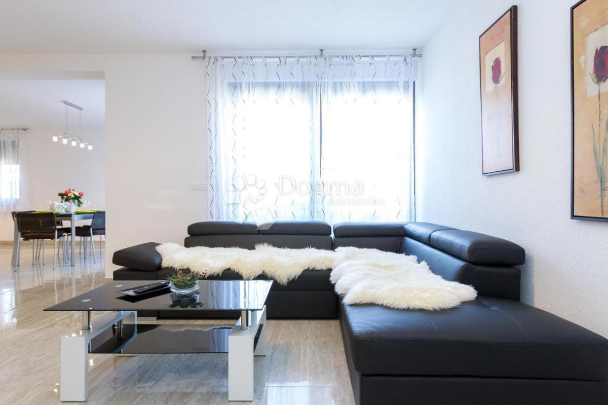 Hiša Sukošan, 345m2