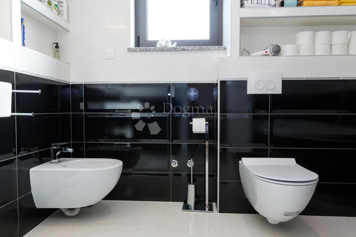 Hiša Sukošan, 345m2