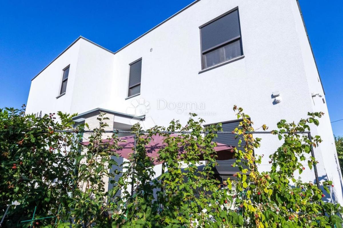 Hiša Sukošan, 345m2