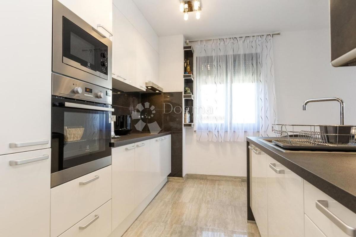 Hiša Sukošan, 345m2