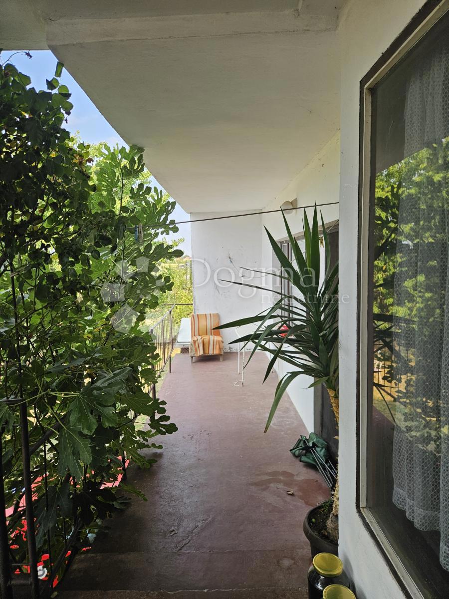 Hiša Gornji Kneginec, 350m2