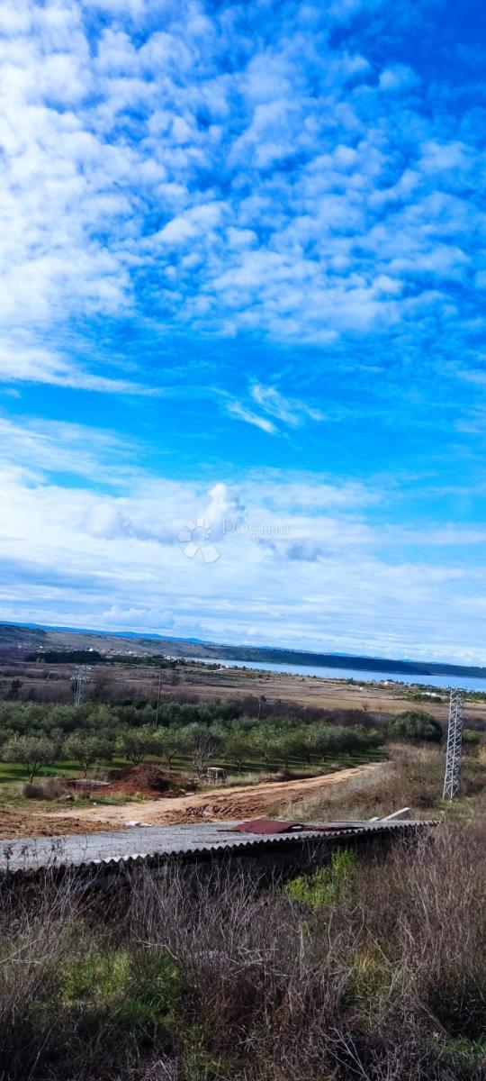 Zazidljivo zemljišče Ljubač, Ražanac, 908m2