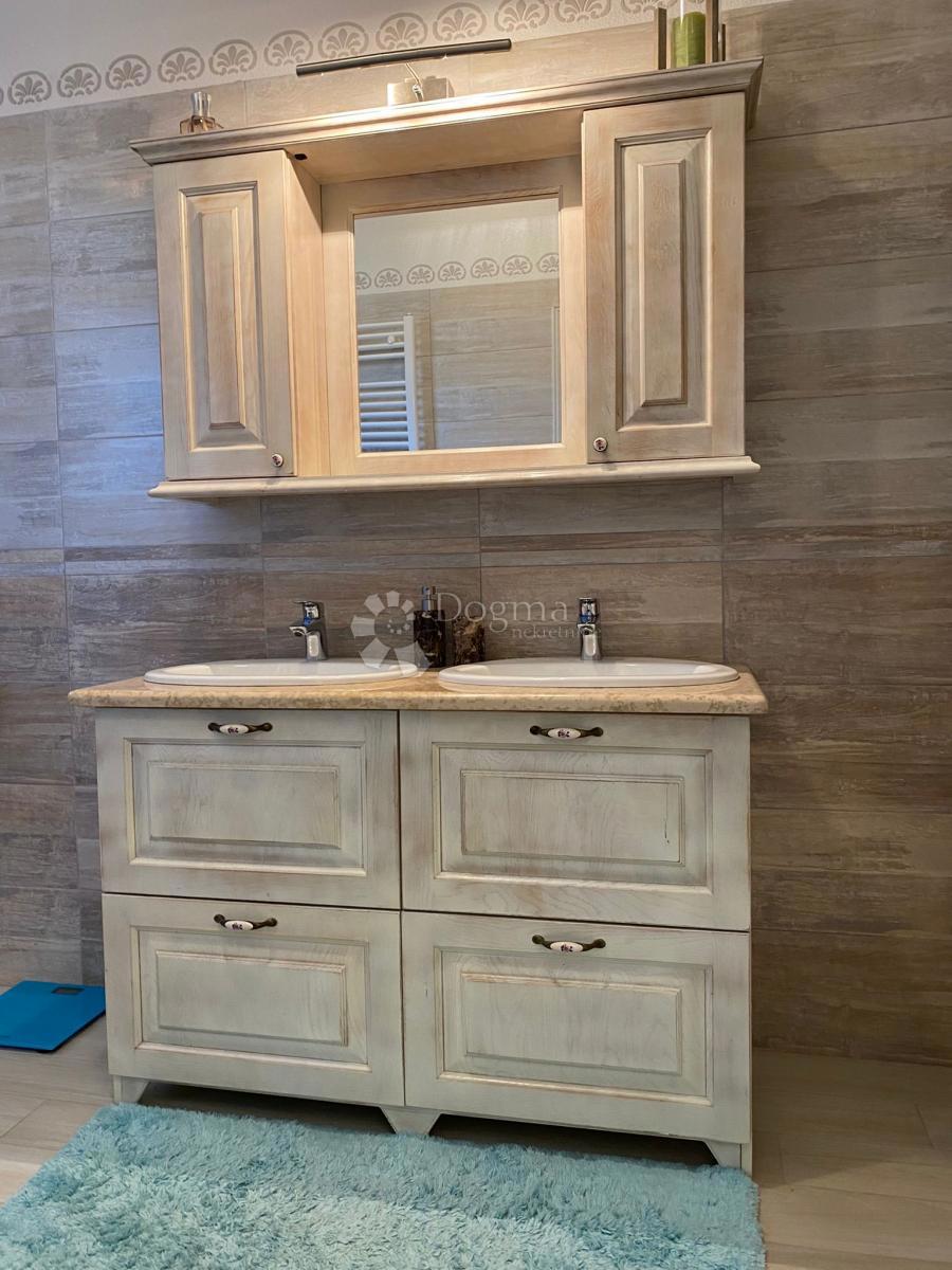 Hiša Karigador, Brtonigla, 190m2