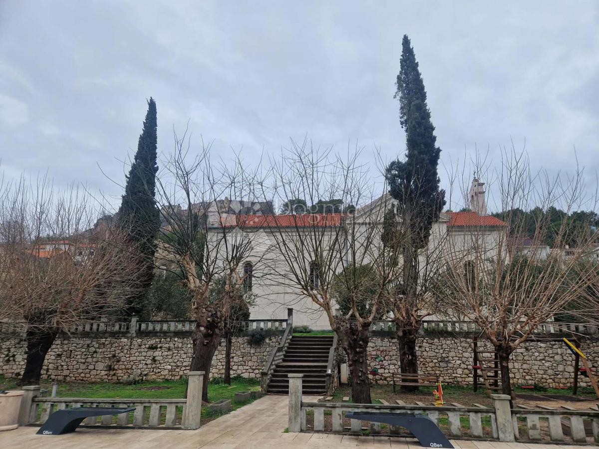 Zazidljivo zemljišče Novigrad, 2.376m2