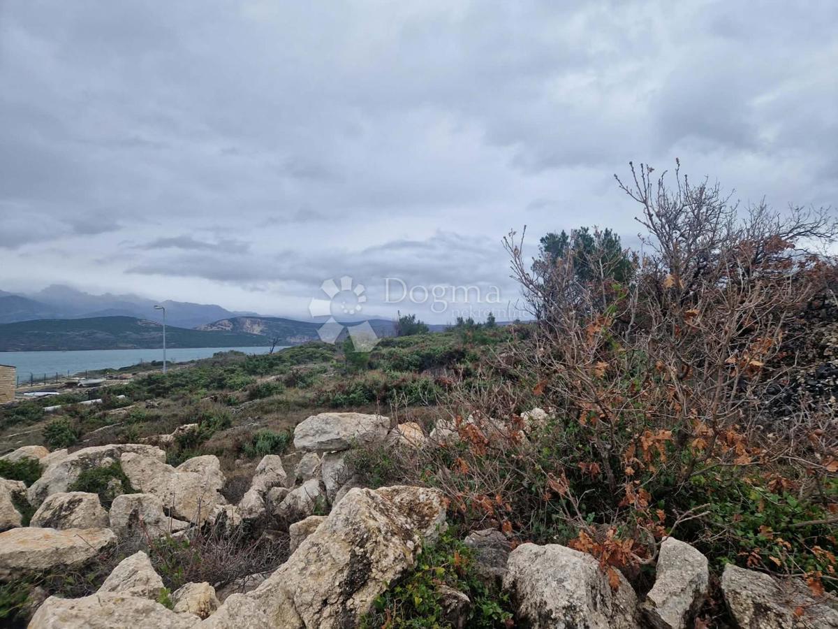 Zazidljivo zemljišče Novigrad, 2.376m2