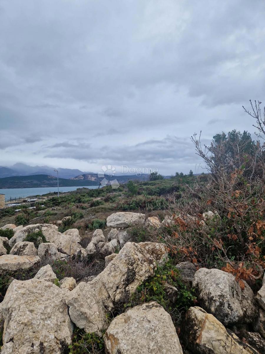 Zazidljivo zemljišče Novigrad, 2.376m2