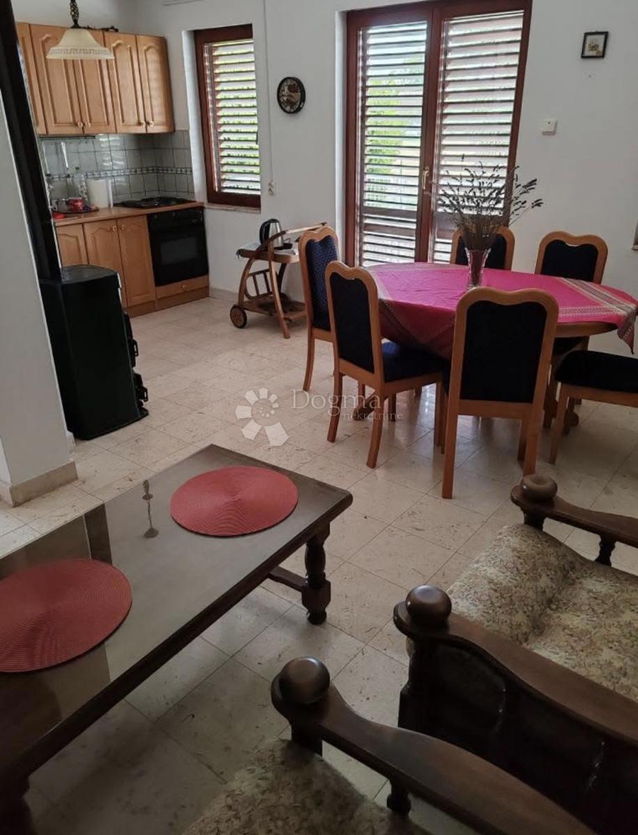 Hiša Dalj, Erdut, 264m2