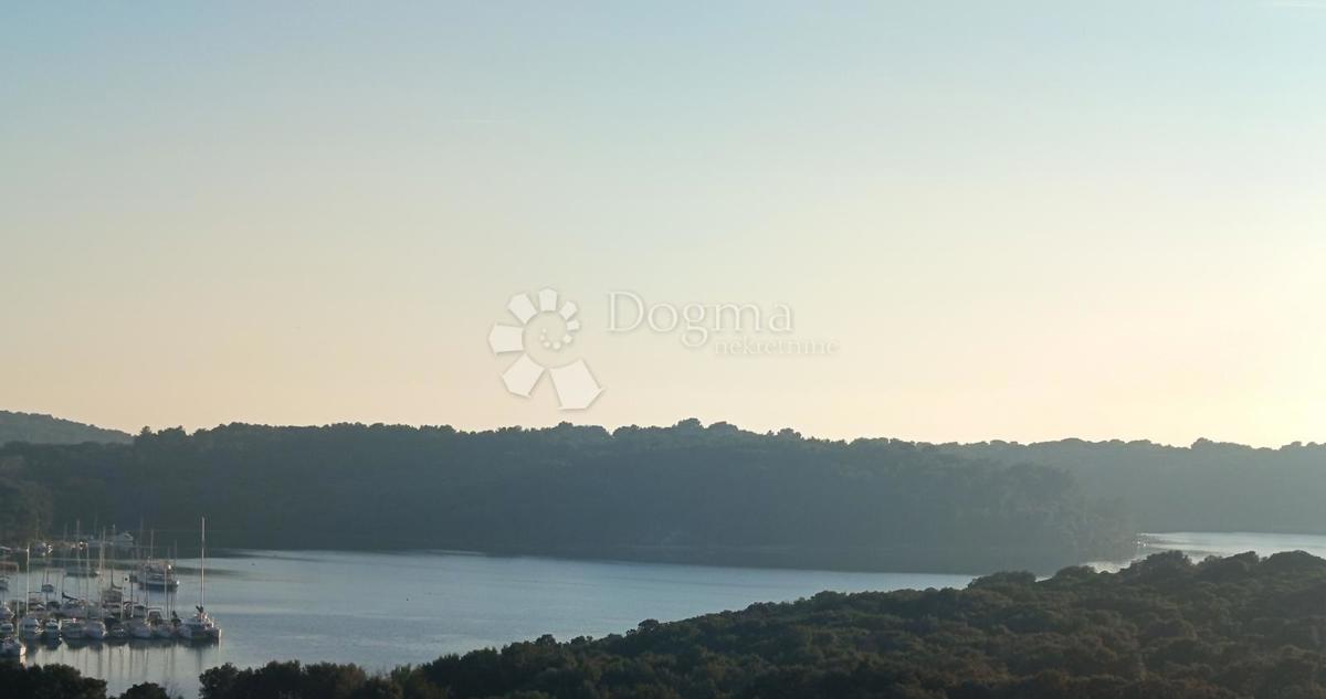 Zazidljivo zemljišče Vinkuran, Medulin, 728m2