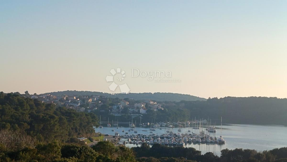 Zazidljivo zemljišče Vinkuran, Medulin, 728m2